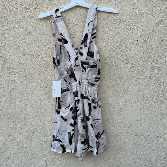 Women’s sleeveless cross back linen Romper dress NWT - Picture 6 of 14